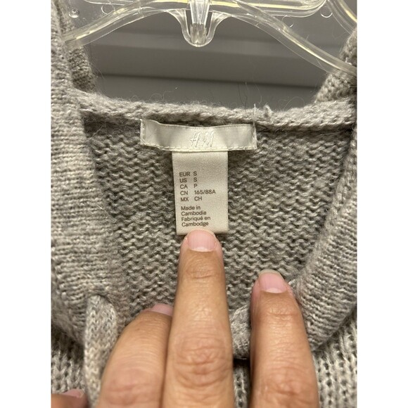 H&M Womens Small Hoodie Sweater Gray Crop Side Split Pullover Knit Acrylic Blend - Picture 2 of 5